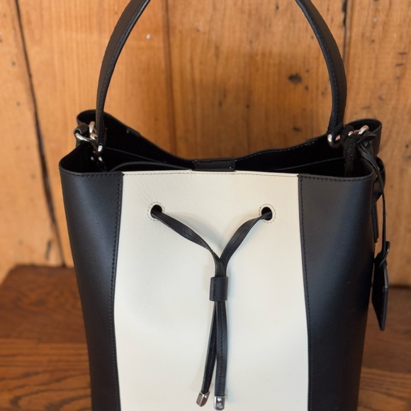 Authentic LAUREN RALPH LAUREN Black/White Leather Debby Bucket Handbag - Picture 14 of 16